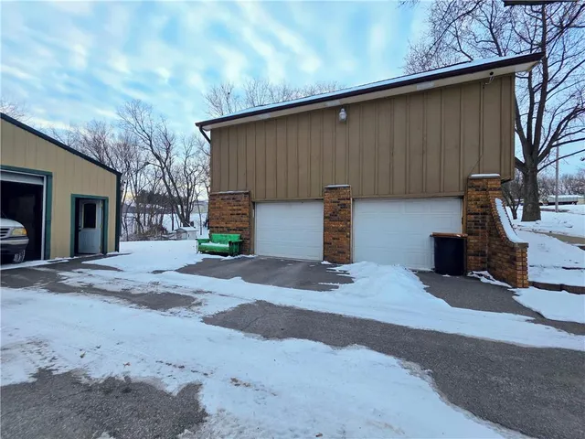 $325,000 | 1818 Hilltop Drive, Country Club, MO 64505