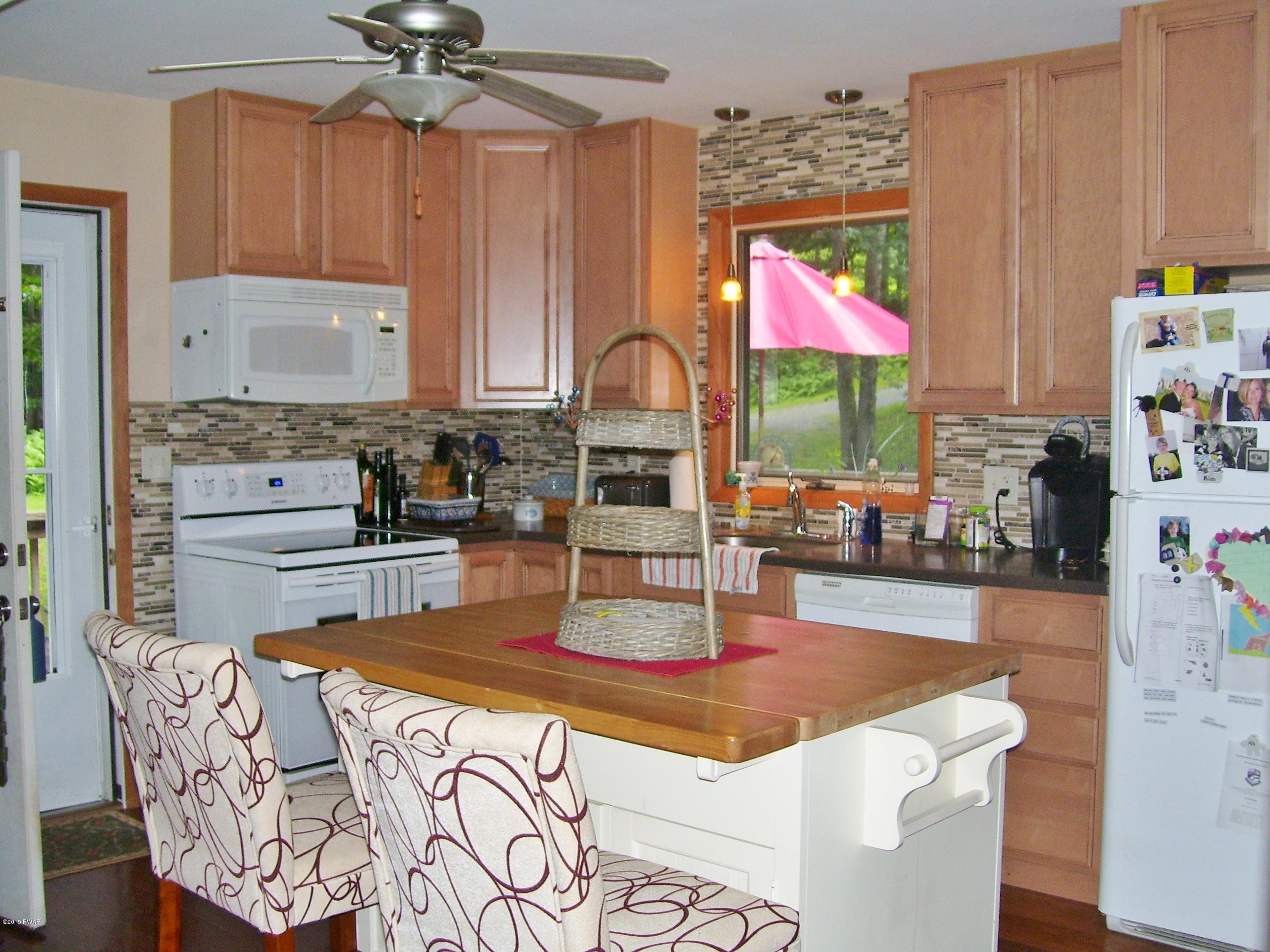48 Deerfoot Road Lake Ariel, PA 18436 - Photo 6 of 29 Eat-In Kitchen