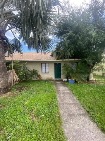 a view of a house with a yard