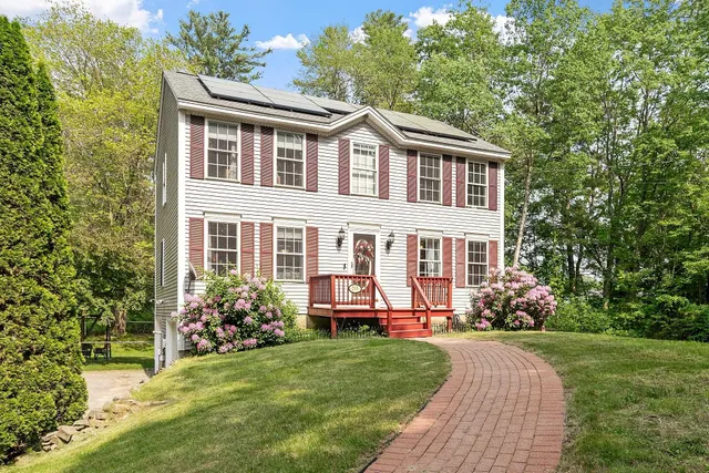 $630,000 | 245 West River Road, Hooksett, NH 03106