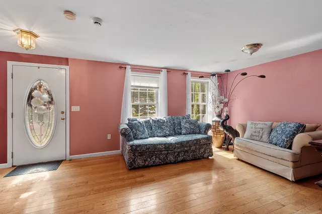 $630,000 | 245 West River Road, Hooksett, NH 03106