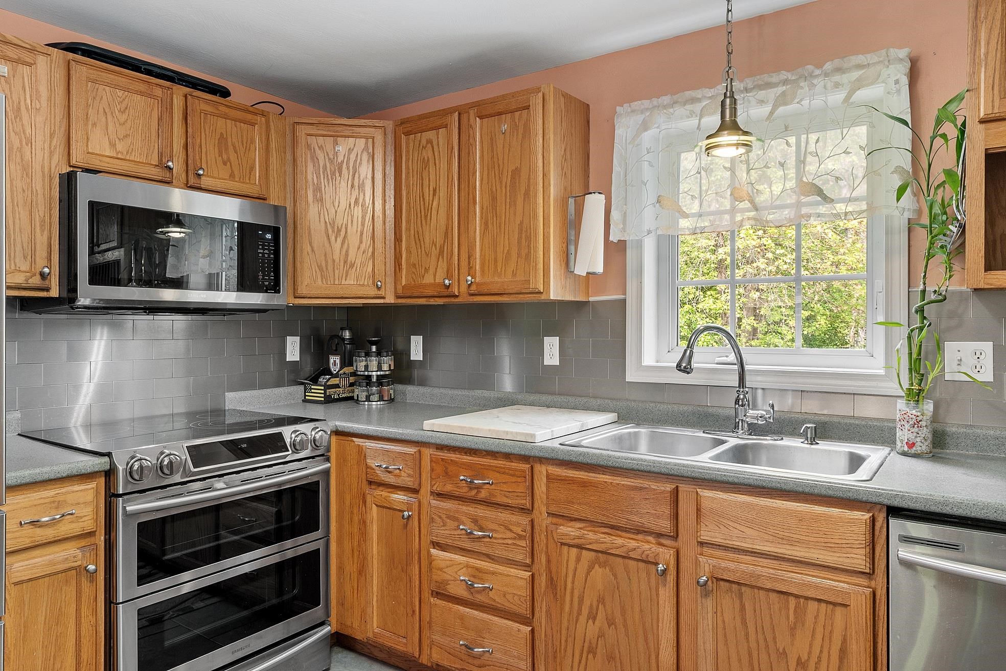 245 West River Road Hooksett, NH 03106 - Photo 4 of 39