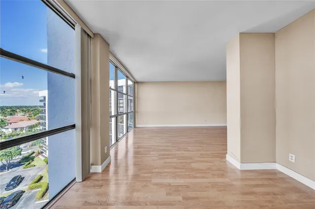 $1,888 | 1000 Parkview Drive, Unit 925(AVAILABLE NOW), Hallandale Beach, FL 33009