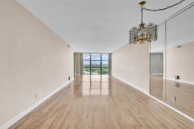 $1,888 | 1000 Parkview Drive, Unit 925(AVAILABLE NOW), Hallandale Beach, FL 33009