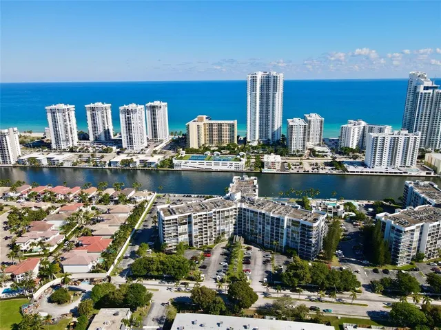 $1,888 | 1000 Parkview Drive, Unit 925(AVAILABLE NOW), Hallandale Beach, FL 33009