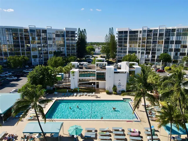 $1,888 | 1000 Parkview Drive, Unit 925(AVAILABLE NOW), Hallandale Beach, FL 33009