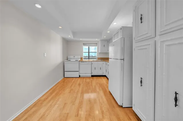 $1,888 | 1000 Parkview Drive, Unit 925(AVAILABLE NOW), Hallandale Beach, FL 33009