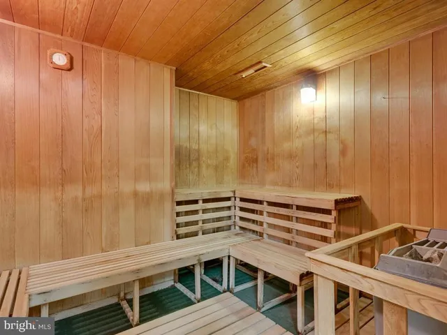 $2,000 | 203 Yoakum Parkway, Unit 1602, Alexandria, VA 22304