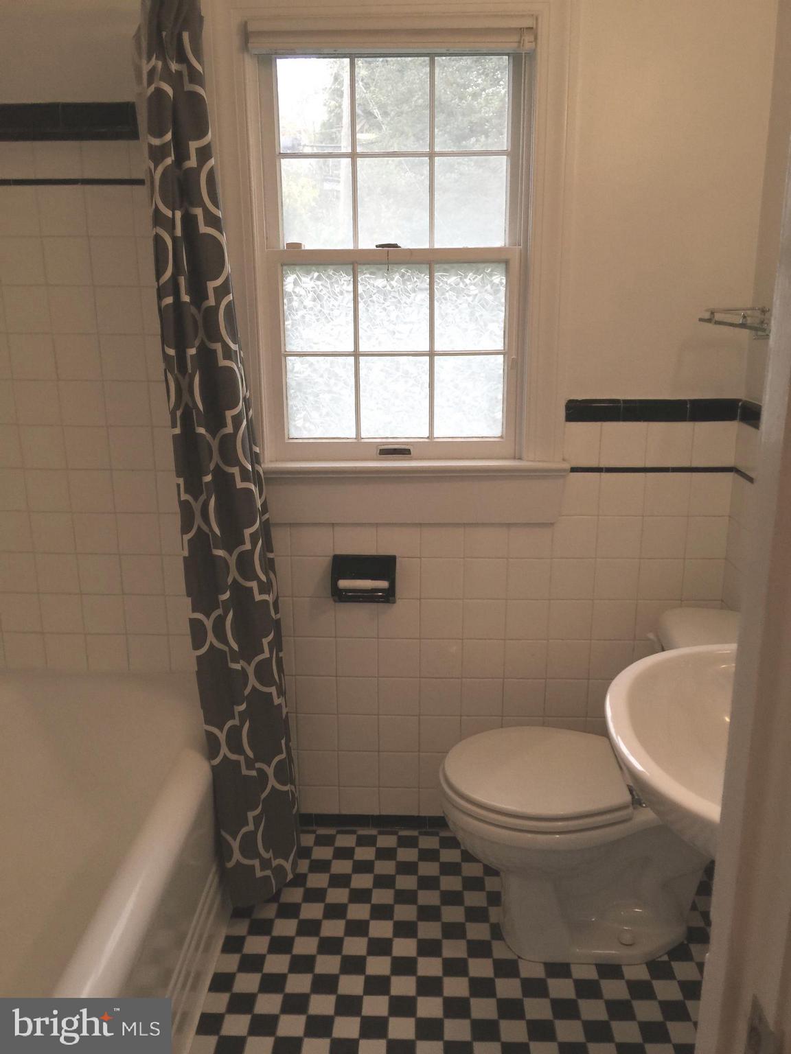 4715 Morgan Drive Chevy Chase, MD 20815 - Photo 19 of 27 Upper level Full Bath with tub