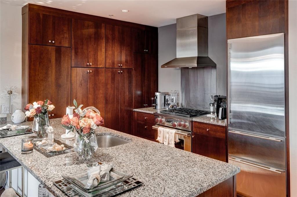 3325 Piedmont Road Northeast, Unit 1509 Atlanta, GA 30305 - Photo 9 of 29 a kitchen with a table and chairs in it