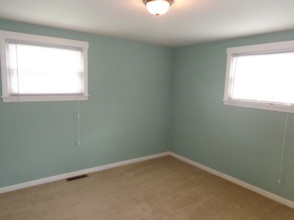 197 Mallowhill Road Springfield, MA 01129 - Photo 6 of 17 an empty room with a window