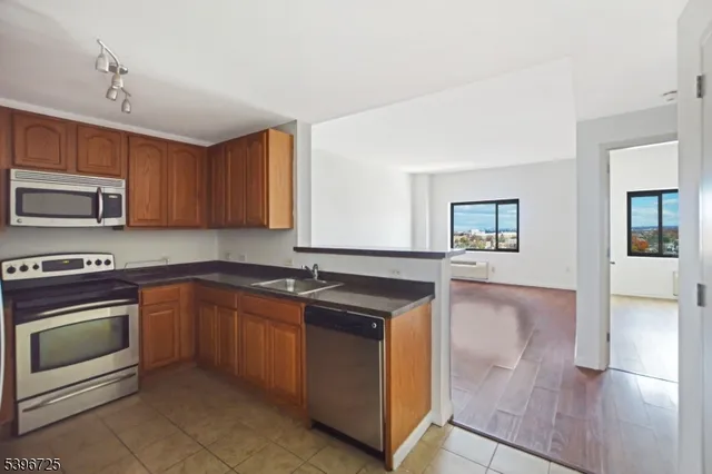 $2,250 | 1 Carriage City Plaza, Unit 1203, Rahway, NJ 07065