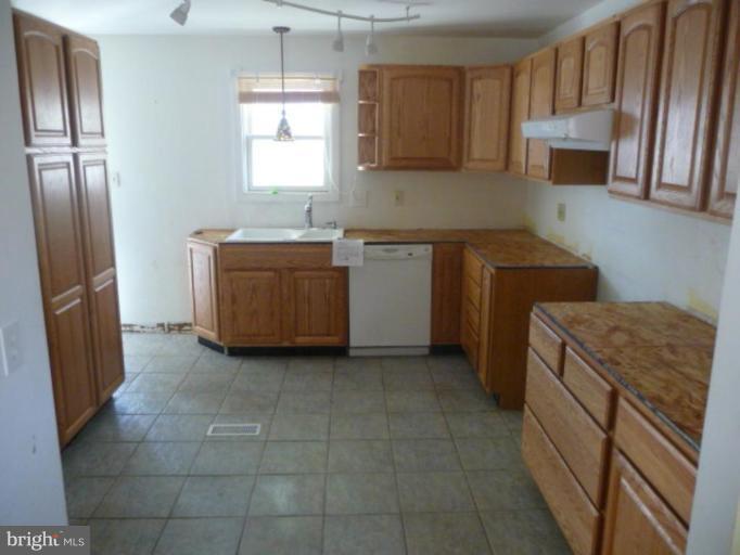 344 Devonshire Road Hagerstown, MD 21740 - Photo 5 of 8 Kitchen