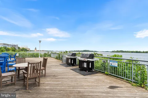 $380,000 | 901 North Penn Street, Unit F1609, Philadelphia, PA 19123