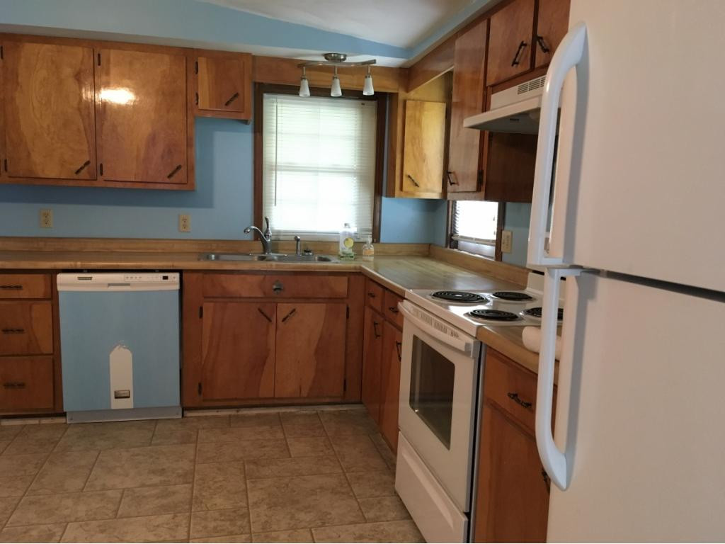 370 Bandy Road Greeneville, TN 37743 - Photo 3 of 13 Kitchen