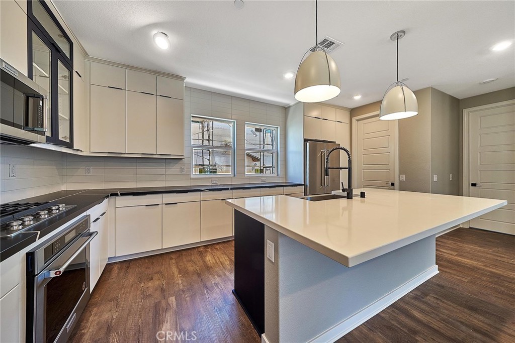 27658 Rockcrest Road San Pedro, CA 90732 - Photo 3 of 22