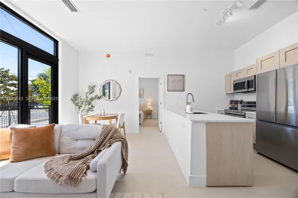 $1,899 | 21850 Old Dixie Highway, Unit 1, Miami, FL 33170