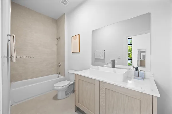 $1,899 | 21850 Old Dixie Highway, Unit 1, Miami, FL 33170