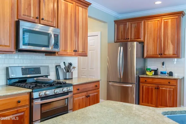 $6,200 | 6 Bradford Drive, Saratoga Springs, NY 12866