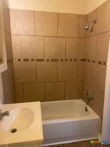 $750 | 613.5 South Laurel Avenue, Luling, TX 78648