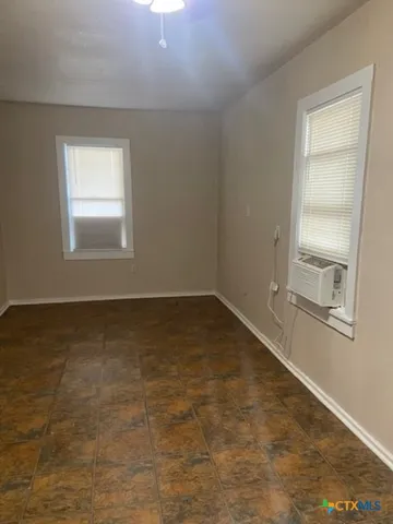 $750 | 613.5 South Laurel Avenue, Luling, TX 78648