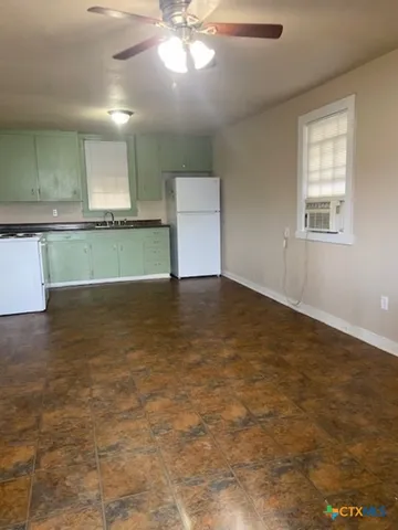 $750 | 613.5 South Laurel Avenue, Luling, TX 78648