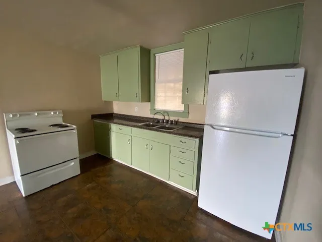 $750 | 613.5 South Laurel Avenue, Luling, TX 78648