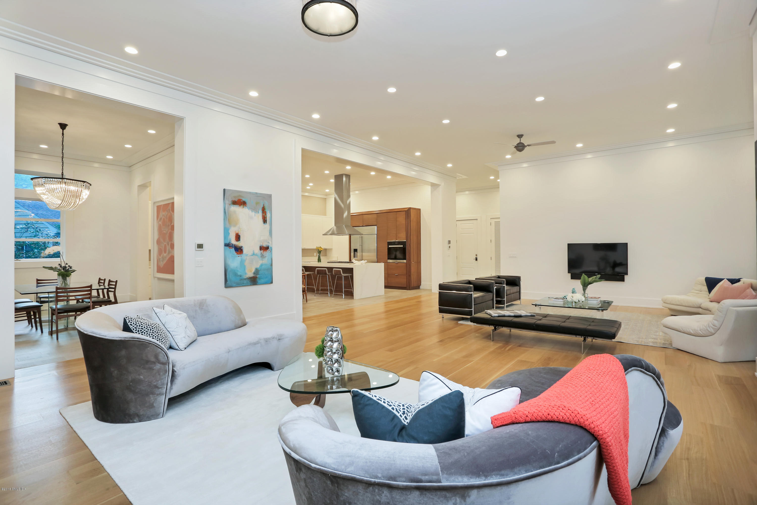 22 Oak Drive Riverside, CT 06878 - Photo 11 of 32 a living room with furniture and a flat screen tv