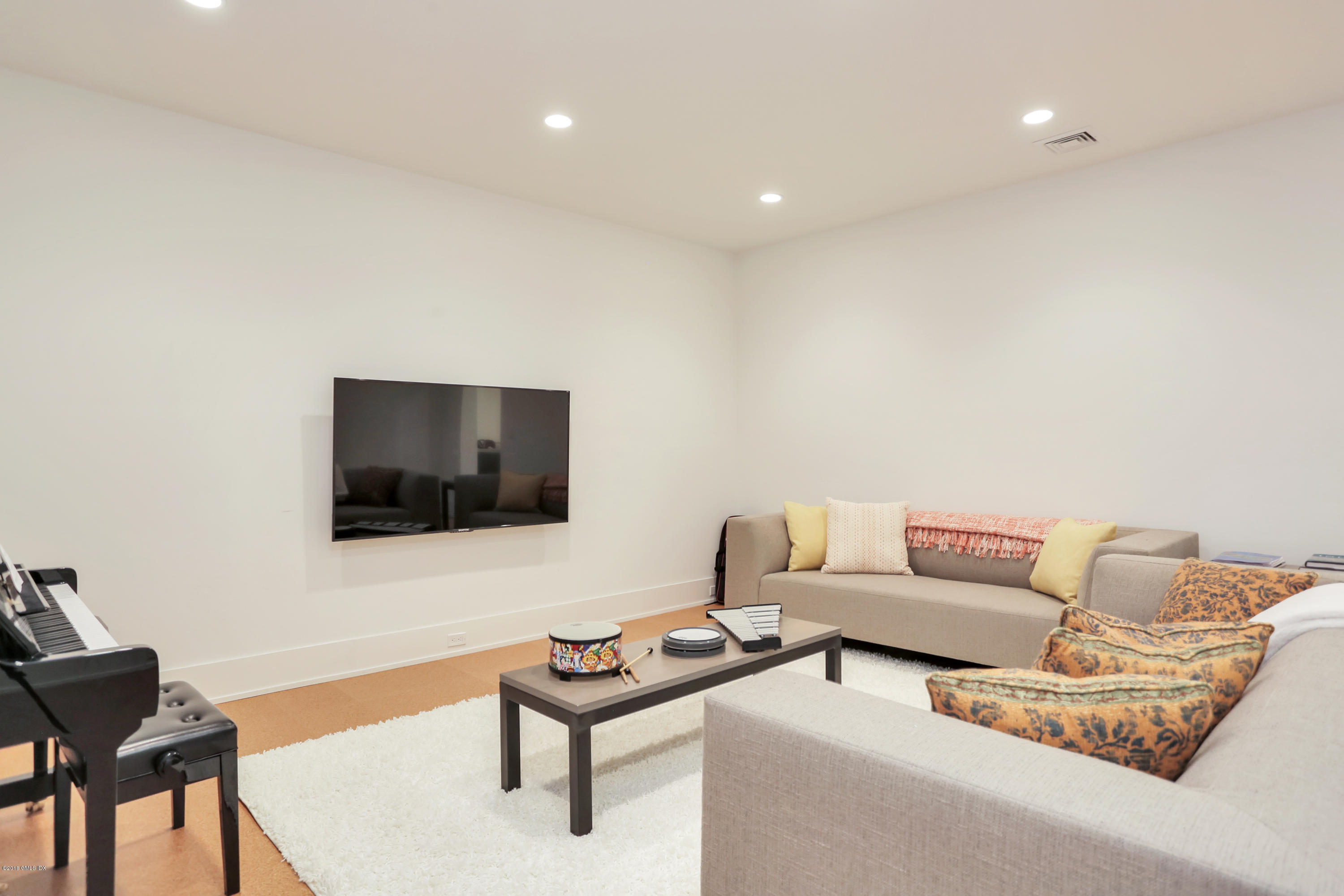 22 Oak Drive Riverside, CT 06878 - Photo 21 of 32 a living room with furniture and a flat screen tv