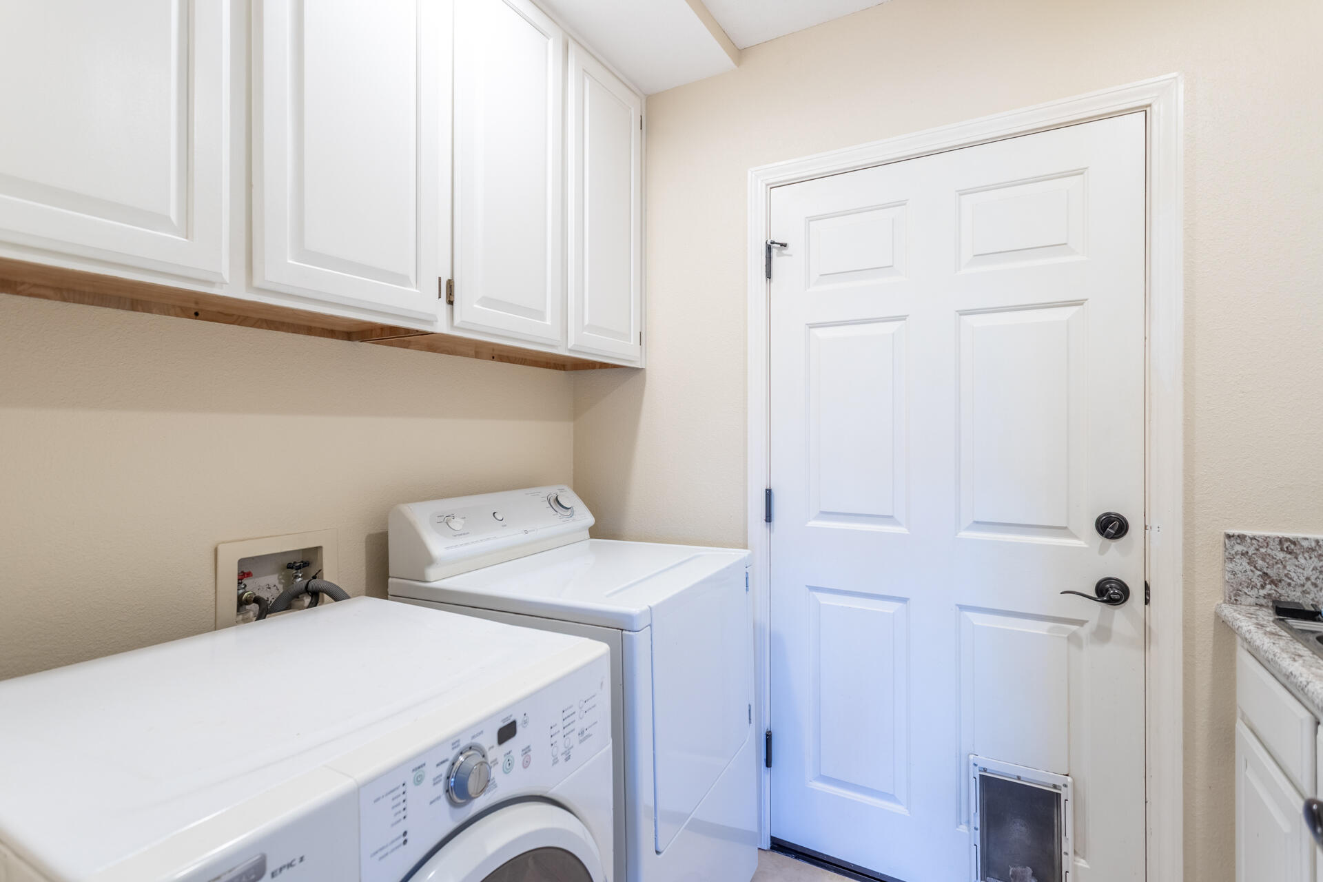 3126 Riesling Path Redding, CA 96001 - Photo 21 of 32 a utility room with dryer and washer