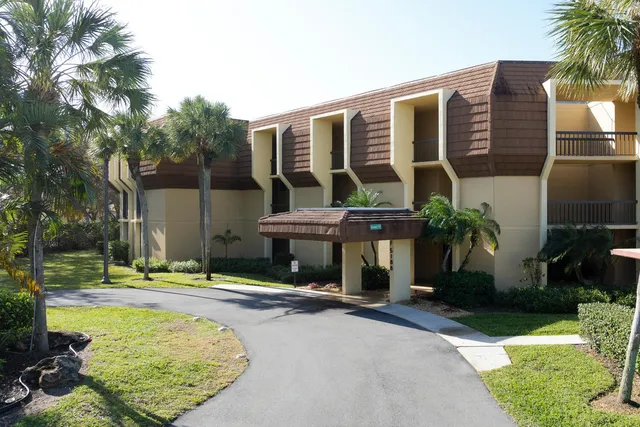 $299,000 | 5188 Woodland Lakes Drive, Unit 337, Palm Beach Gardens, FL 33418