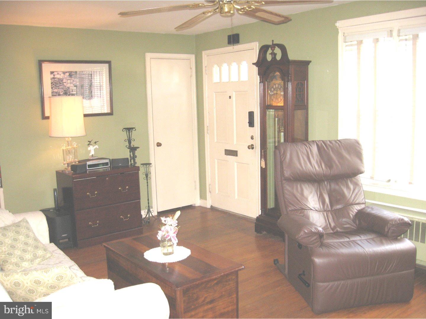 2840 East County Line Road Hatboro, PA 19040 - Photo 3 of 21 Living Room
