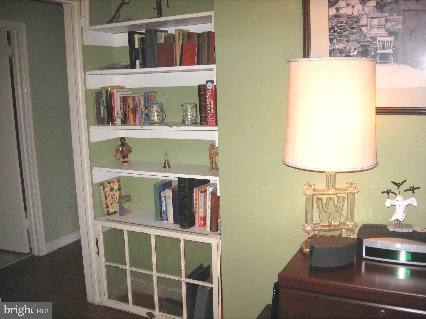 2840 East County Line Road Hatboro, PA 19040 - Photo 5 of 21 Living Room