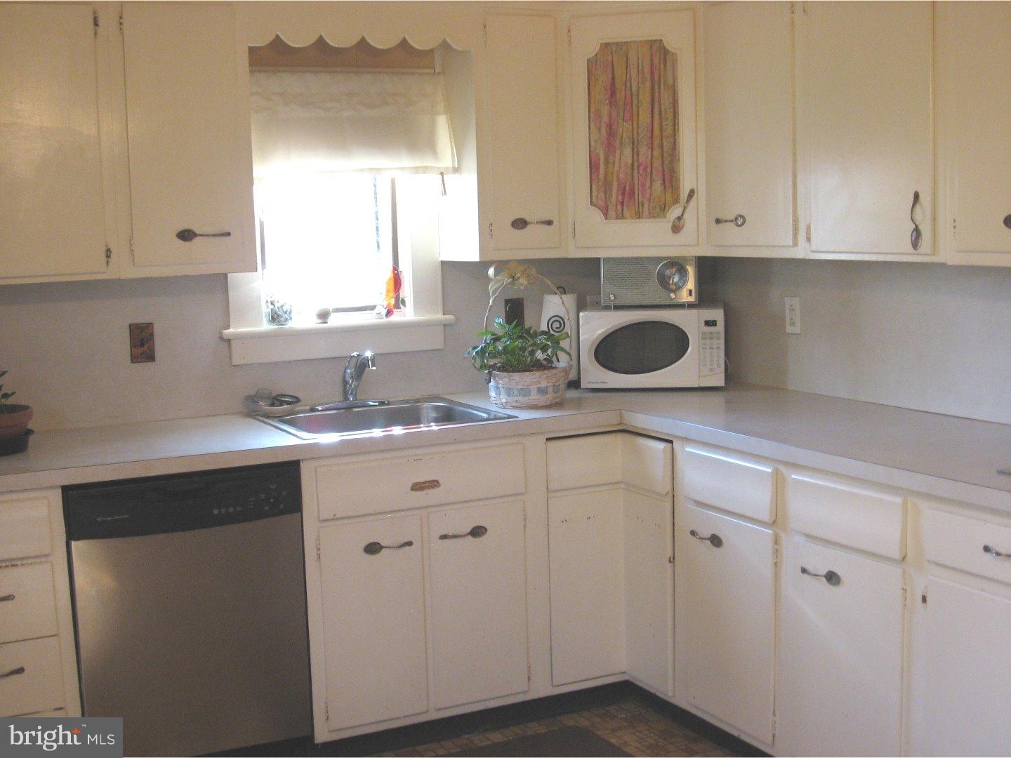 2840 East County Line Road Hatboro, PA 19040 - Photo 7 of 21 Kitchen