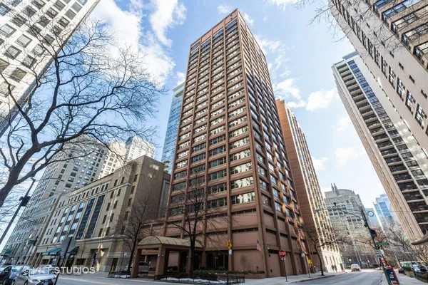 $2,150 | 247 East Chestnut Street, Unit 404, Chicago, IL 60611