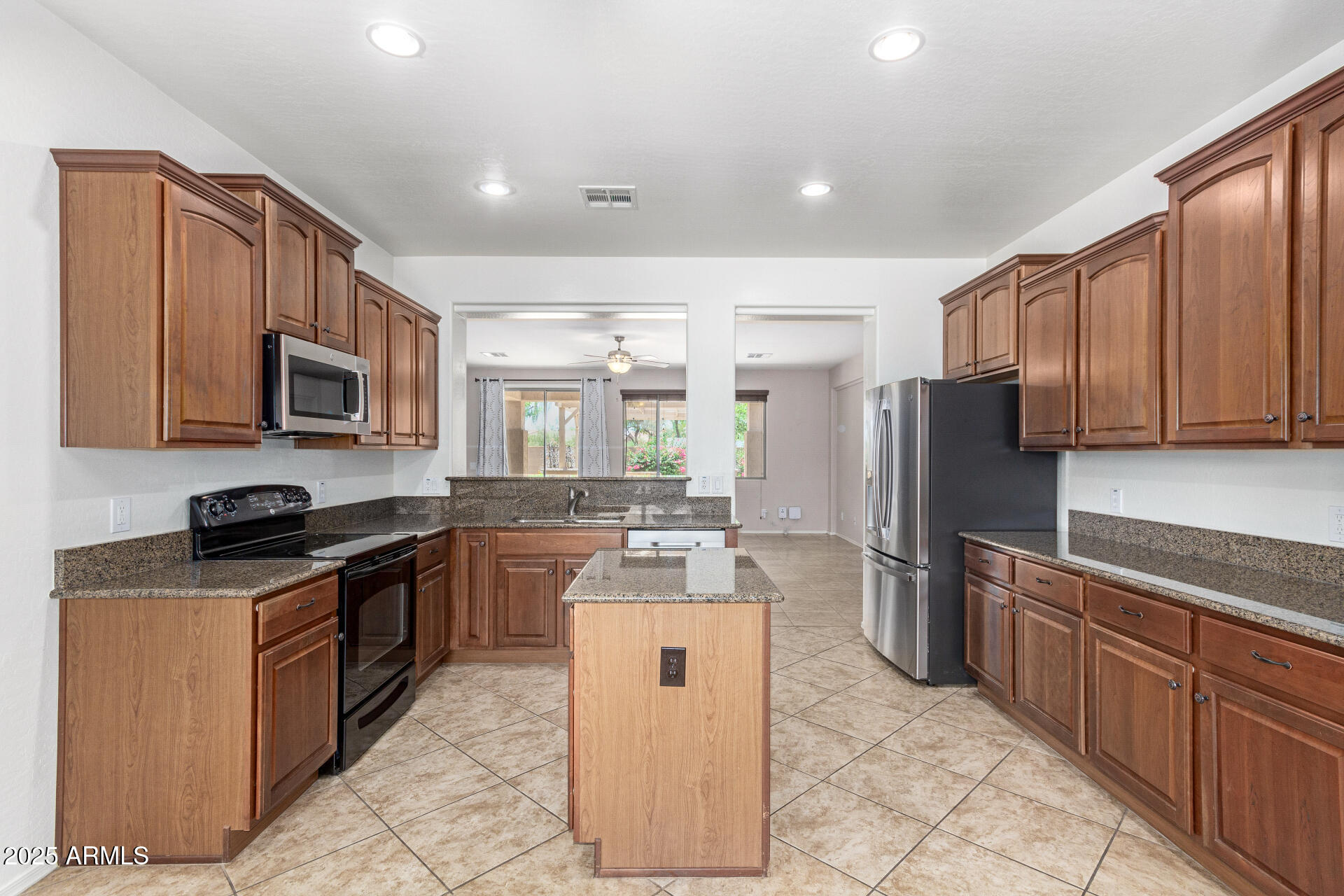 19319 East Thornton Road Queen Creek, AZ 85142 - Photo 4 of 17 Kitchen