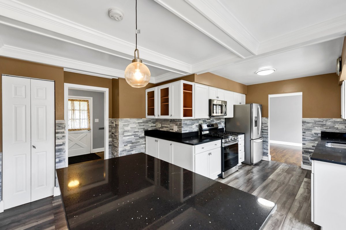 1734 West Rampart Road Addison, IL 60101 - Photo 5 of 20 Gallery Image 5