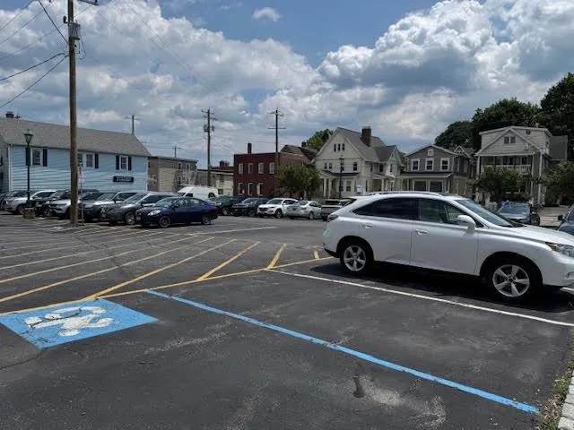 a view of a parking area