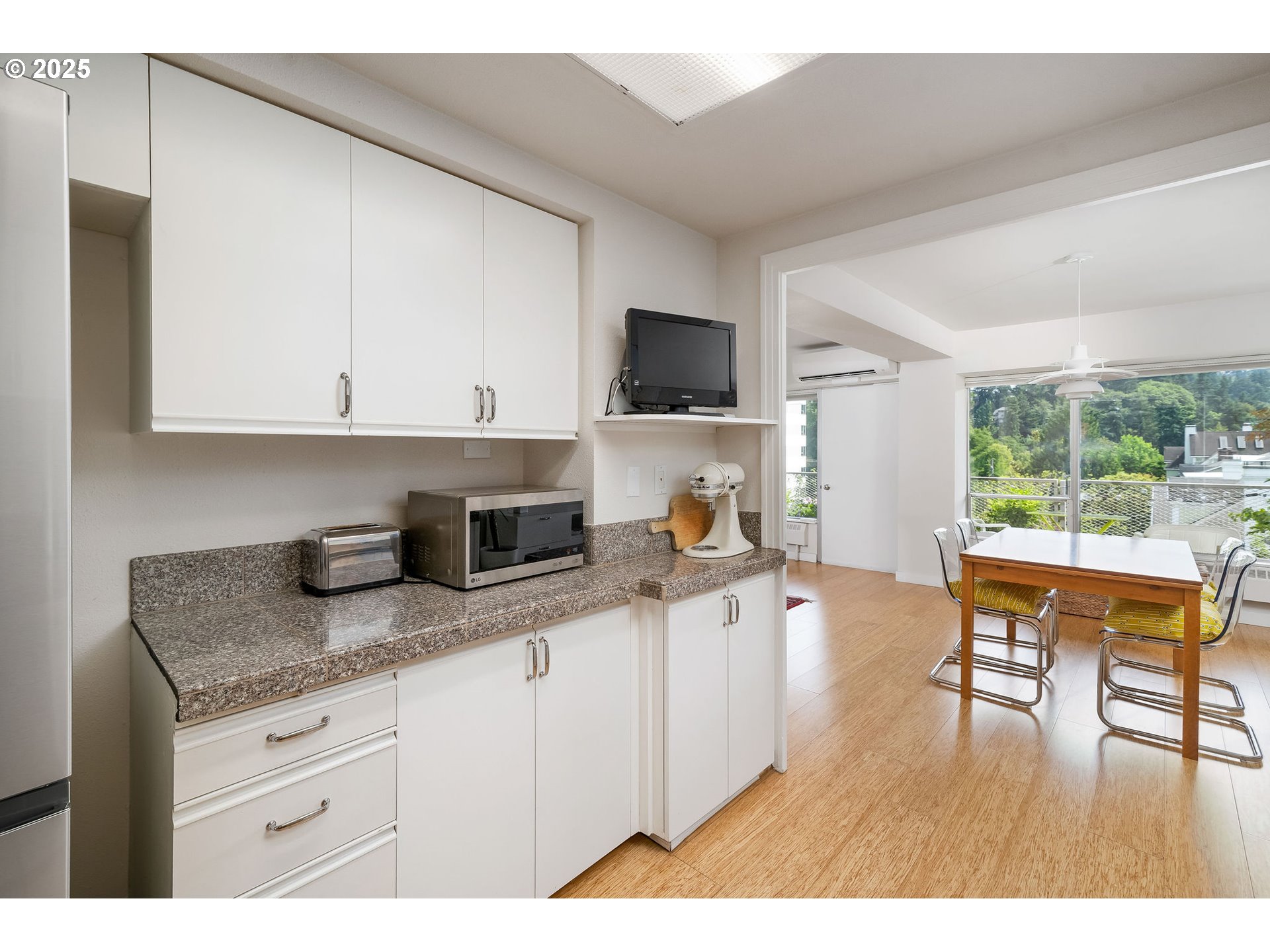 2323 Southwest Park Place, Unit 502 Portland, OR 97205 - Photo 16 of 48 Kitchen