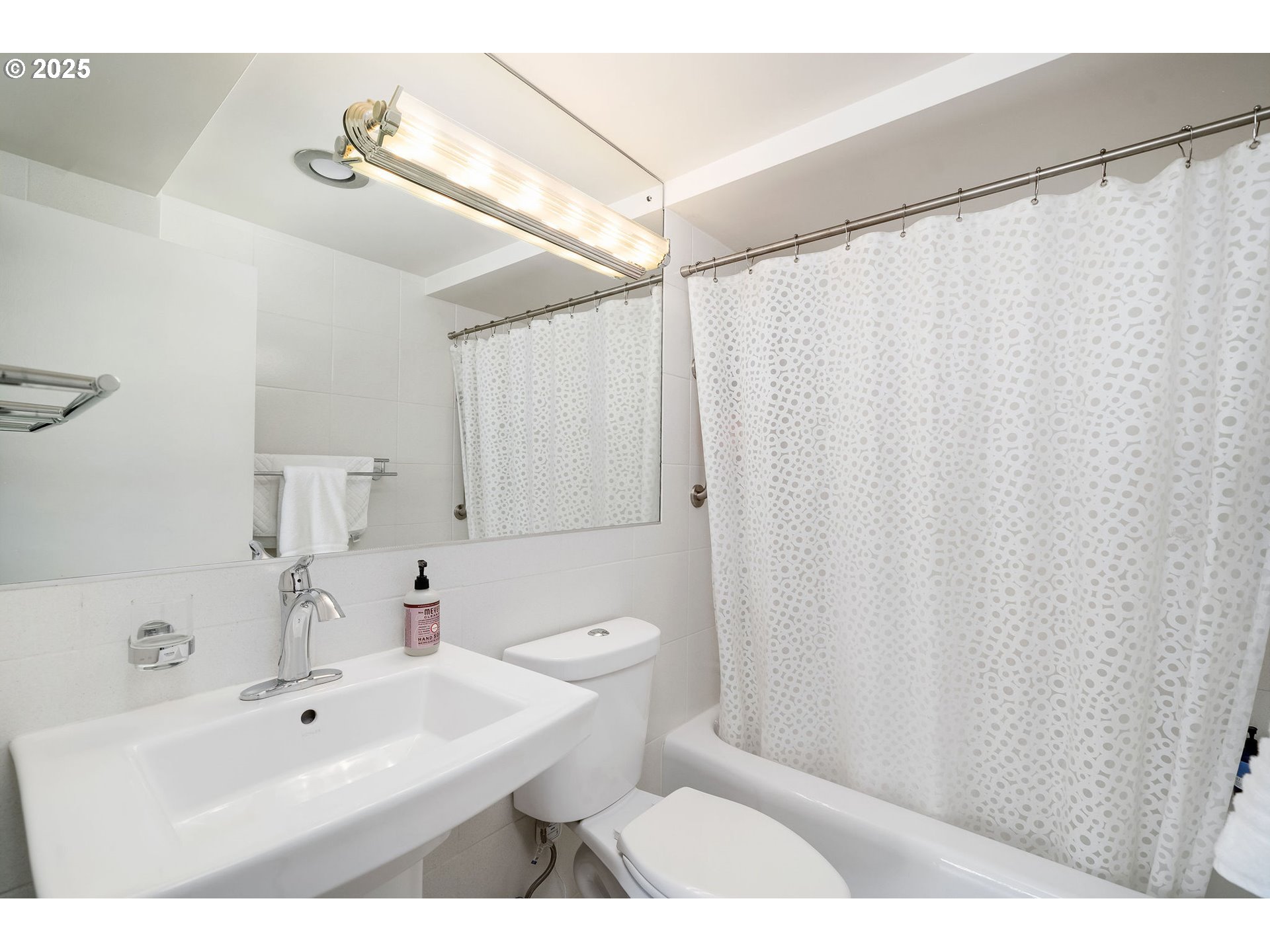 2323 Southwest Park Place, Unit 502 Portland, OR 97205 - Photo 30 of 48 Bathroom, Attached