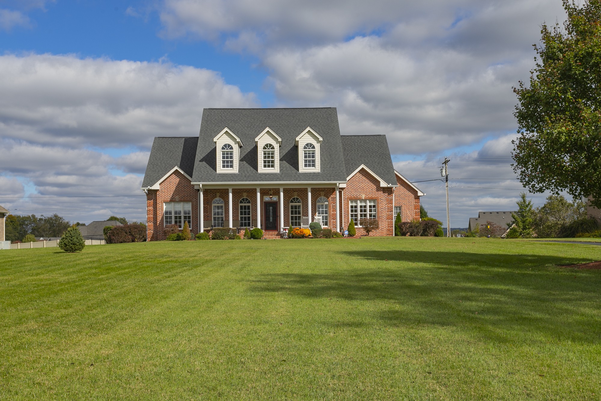 184 Rock Bridge Road Gallatin, TN 37066 - Photo 45 of 50 a front view of a house with a garden