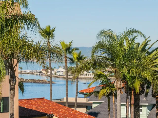 $2,800 | 730 Esplanade, Unit 401, Redondo Beach, CA 90277