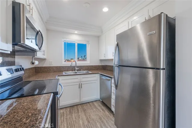 $2,800 | 730 Esplanade, Unit 401, Redondo Beach, CA 90277