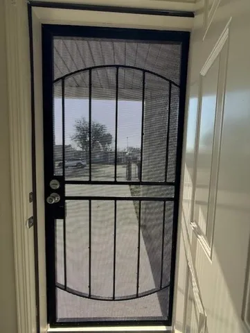 a view of a back yard