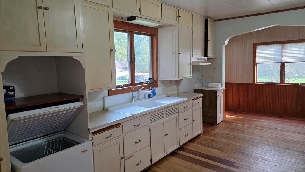 775 Westview Street Cleveland, WI 53015 - Photo 2 of 38 Kitchen