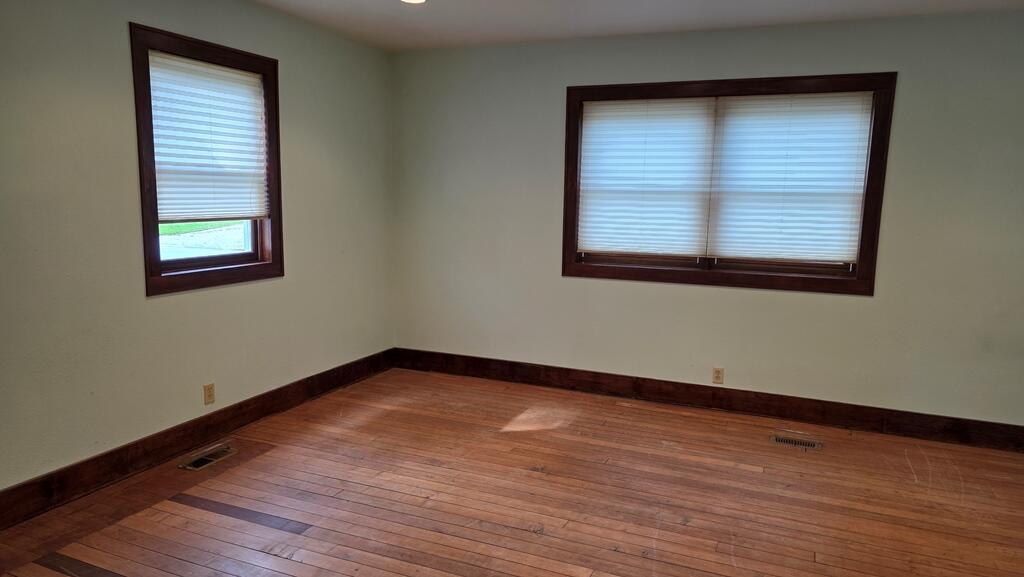 775 Westview Street Cleveland, WI 53015 - Photo 10 of 38 Living Room