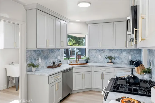 $1,350,000 | 3328 North Verdugo Road, Glendale, CA 91208