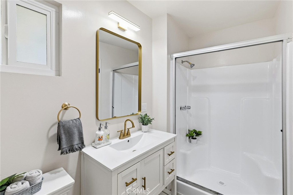 3328 North Verdugo Road Glendale, CA 91208 - Photo 22 of 42 a bathroom with a sink and a mirror