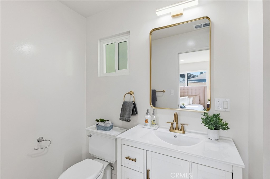 3328 North Verdugo Road Glendale, CA 91208 - Photo 23 of 42 a bathroom with a sink vanity mirror and toilet