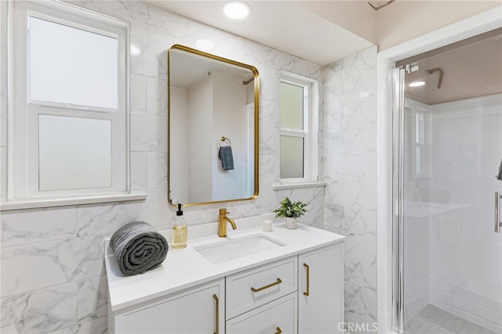 3328 North Verdugo Road Glendale, CA 91208 - Photo 27 of 42 a bathroom with a sink and a mirror